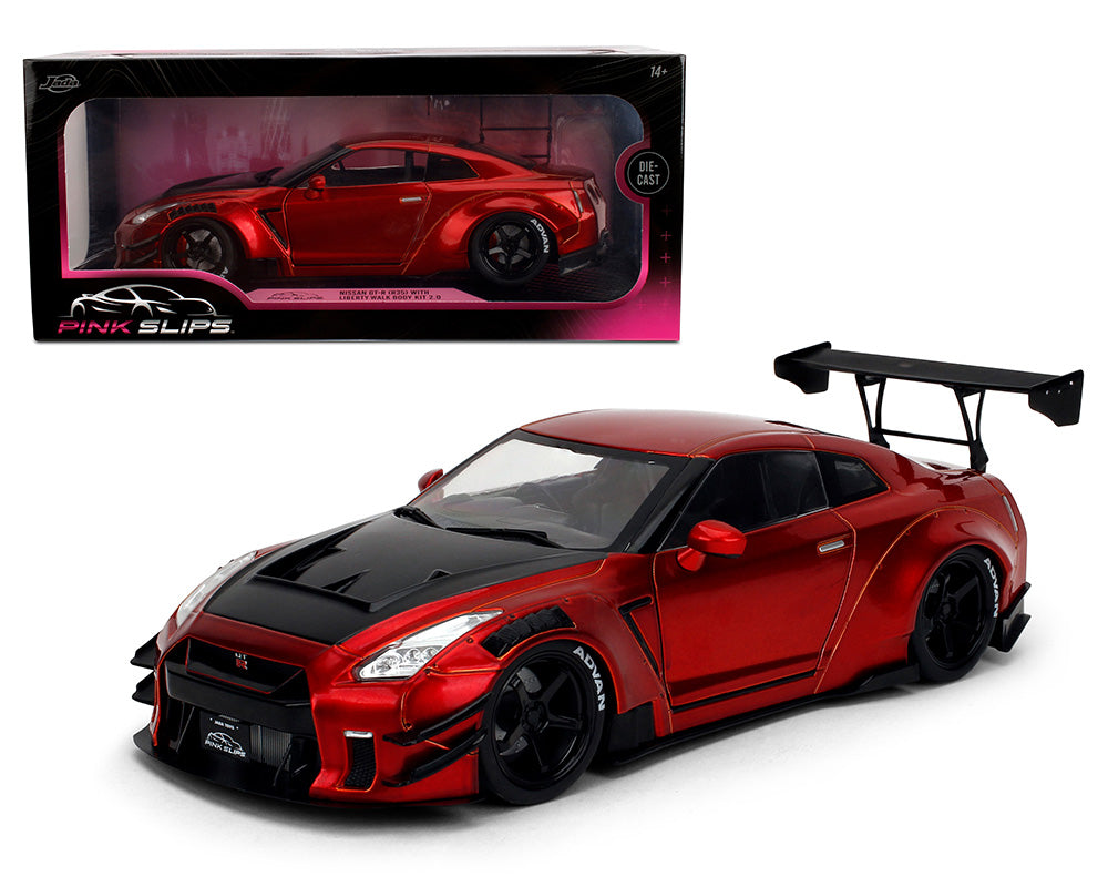 Jada 1:18 - Nissan GT-R (R35) Liberty Walk Body Kit 2.0 – Rojo Dulce con Fibra de carbono – Pink Slips