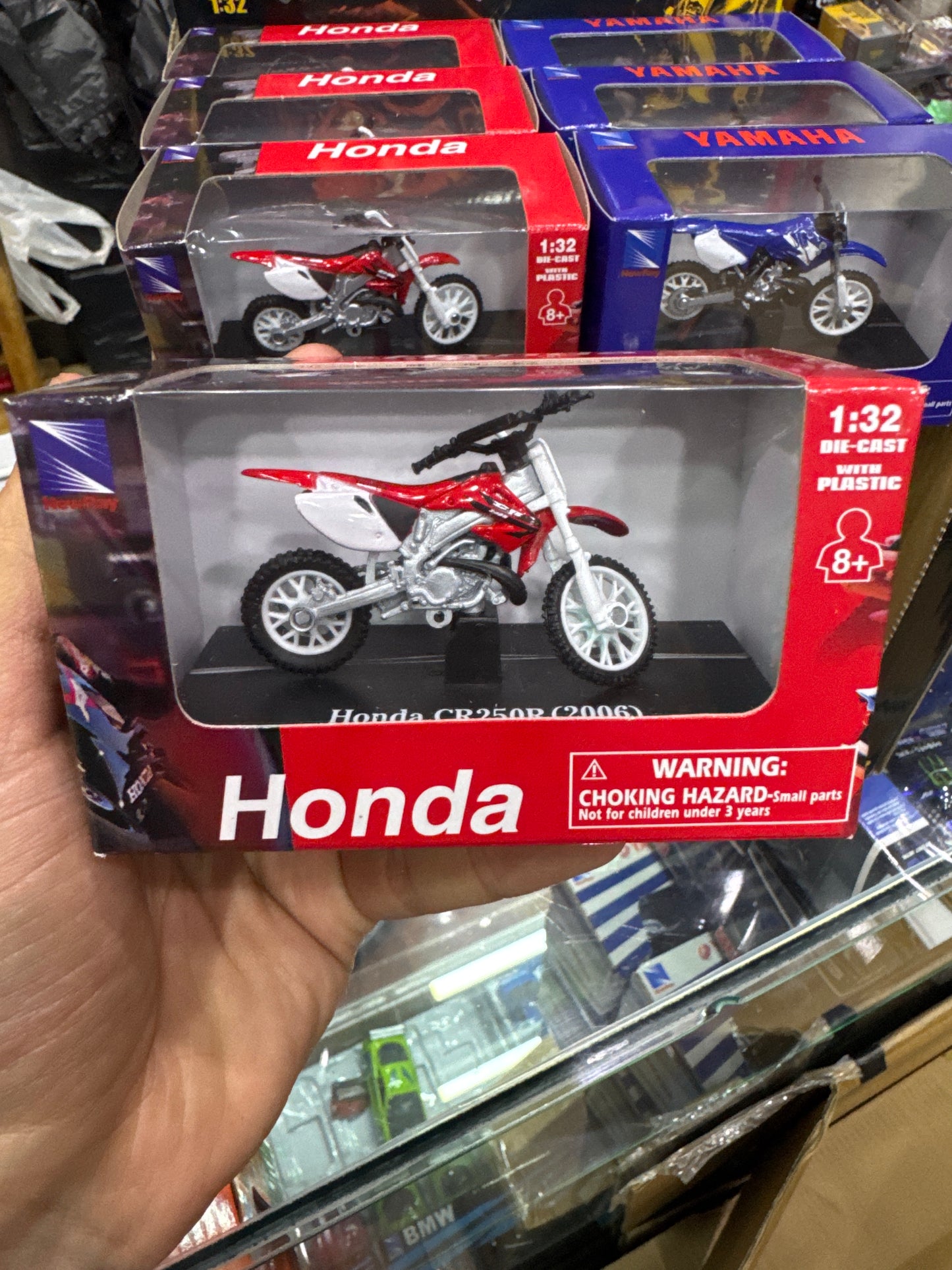 New Ray motocicletas y vehículos todoterreno 1:32 – Lil’Xtreme Display de 24 piezas