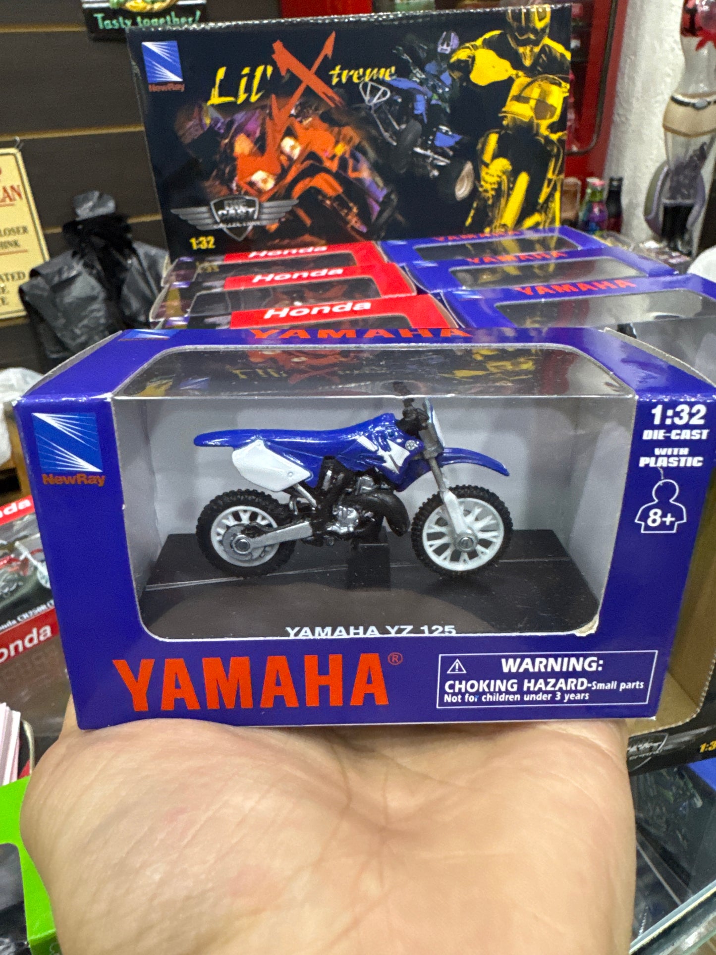 New Ray motocicletas y vehículos todoterreno 1:32 – Lil’Xtreme Display de 24 piezas