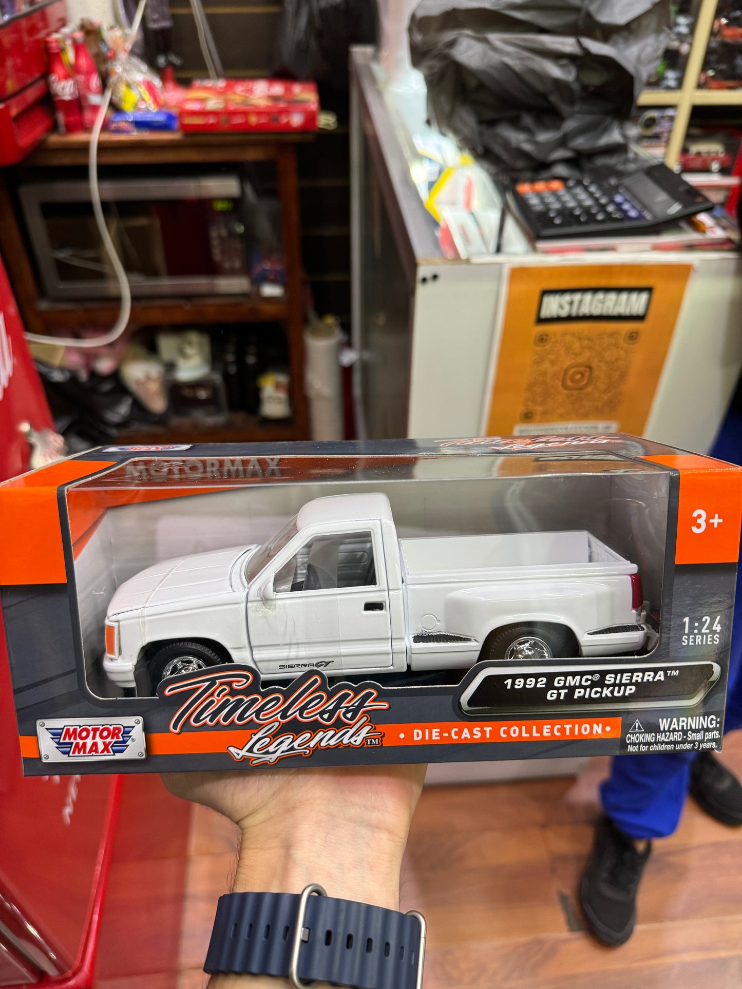 Motormax 1:24 - GMC Sierra 1992 Pickup - (Blanco)